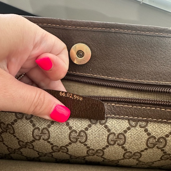 Gucci Supreme Monogrammed Tote - Picture 2 of 7